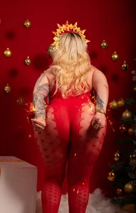 SophieWinsloow Santa isn’t the only one coming🎄😘 Foto 6