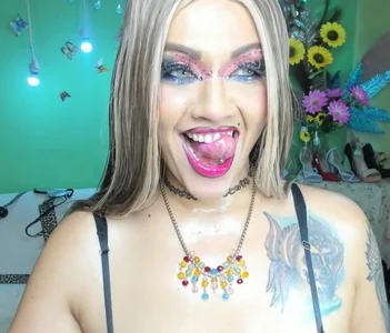 angelina_james_ Focus on me Immagine  7