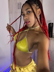 Nala_j8 NALA IN YELLOW😈💛 Foto 3