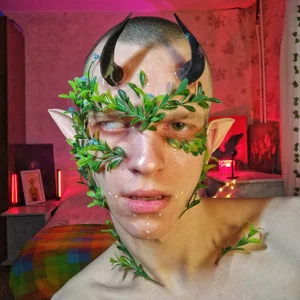 ravi_olleのSELFIE FROM COSTUMED STREAMの 4枚の写真