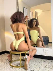YayaHilton Nanny in Yellow Hình 4