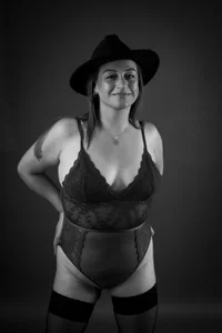 Charlot_milf: To black and white ( 7 фото)