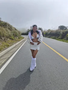 Karina_Mendoza give me a ♥️ if you like our adventure photos Pic 3