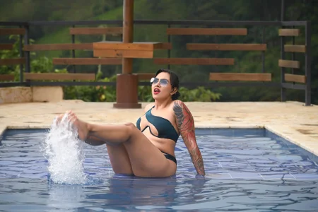 samara_smithh A sunny day💦☀️🕶️ Pic 6