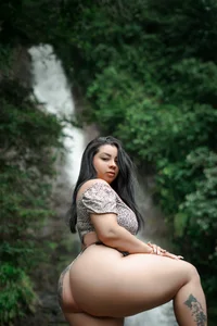 MelanyShayk Let's get wet 🍃 Pic