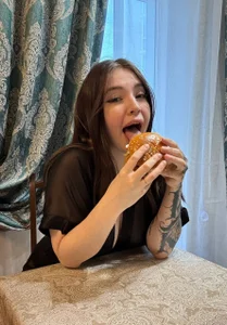 Get a lil hungry de honey_cherrry  6 Imagens