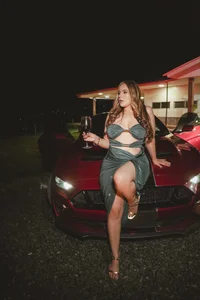 Aida_adamswant to go out with me ?图片 3