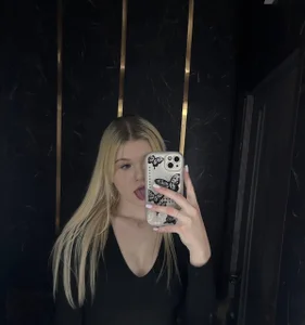 AnnyBany Public1 Pic 3