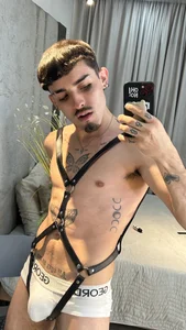 NikoStone_ Niko with a very hot harness Foto 2