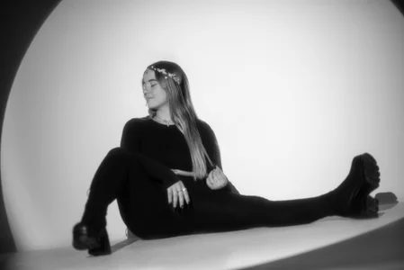 AlliceLover Look at this incredible style Pic 2