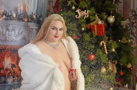 SofiaHanson Dear Santa ... I can Explain ... Pic 2