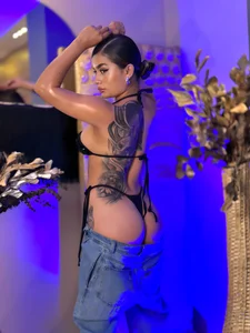 BiancaPierce Oily body in blue jeans 🔥💦 Pic