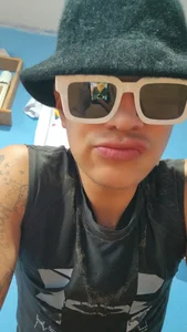 Yo de Ojitosbrrr  3 Imagens