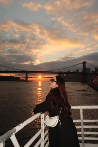 Supreme_Mistress In a city of millions, I found my one on the Brooklyn Bridge. 🗽 사진