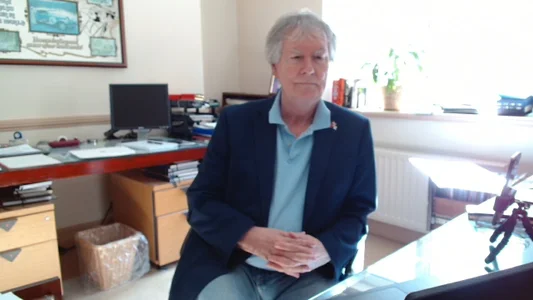 alan in the office od alan_inlondon  snímek