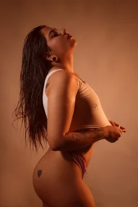 milan_sweetのUnder the White 🤍💦😈の 2枚の写真