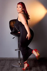 VickyJohnson1 Imagine how I look without this dress, take it off me Pic 5