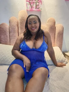 HilarySolis2 Public Foto 2