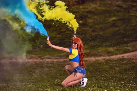 MadelaineJones July 20th💛💙❤️ Pic 2