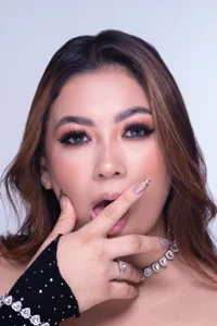 AbbyJackson_ GLAMOUR Bilde 3