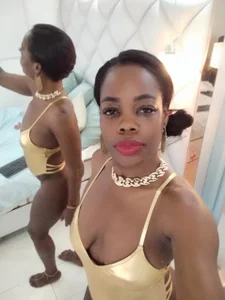 lizmonroee Public slika 2