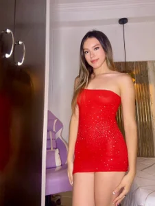 Abril_valen red is my favorite color Pic 2