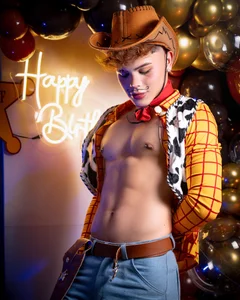 THERE'S A SNAKE IN MY BOOT de PRINCE_STEV  Imagens