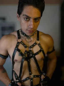 Simon_cortes LEATHER Pic