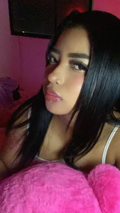 Daniela_Cat Public Pic 5