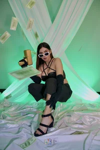 Zdjęcia MaddisonCollins Bitch Better Have My Money:  2