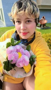 Anna_Pinup_x kullanıcısının yellow flower albümü -  4 fotoğraf