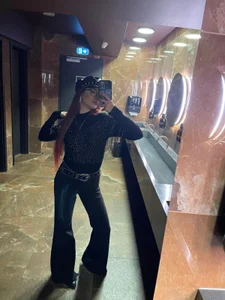 Hot & Confident 🔥 💅 🌶️ od AaryaVogue  8 snímek