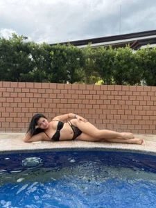 Haileyfordxxx Catch me at pool baby Poză 3