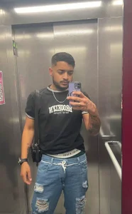 Aaron_Castro Public slika 3