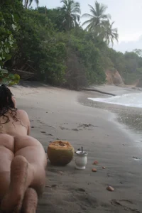 Victoria_Lusty Public Pic 4