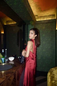 CassieSommereux lady in red 💋 圖片 2