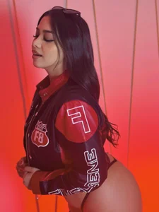 Your car driver 🏎👄 od CelestePalmer_  6 snímek