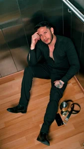 George_DiesellThis elevator isn't the only thing that feels tense...图片 8