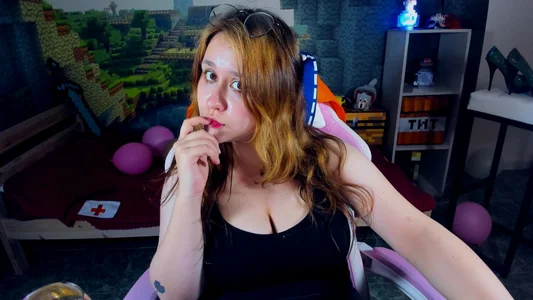 JudithEverly A sexy elf awaits your cuddle. Foto 5