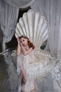 Born from sea foam to warm the cold depths de TinaBrook Foto