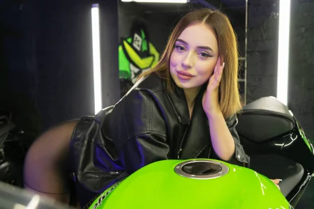 Betty_Bridge Shall we go for a ride? Pic 3