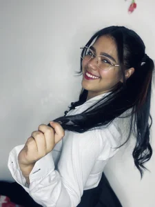 Victoriacarmo Baby, come know a little about me and explore my body a little, have fun with me and give me a lot o Bilde