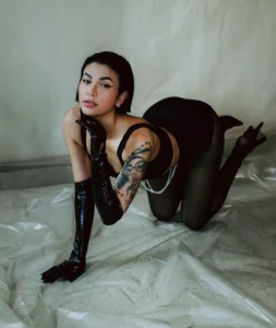 LunaRuso Plastic Black 🎥 Bilde 2