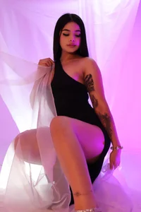 AlyssaDeanの💜 Neon Goddess 💜の 4枚の写真