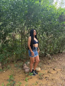 Pussy-Hairy-Horny Public Pic 4