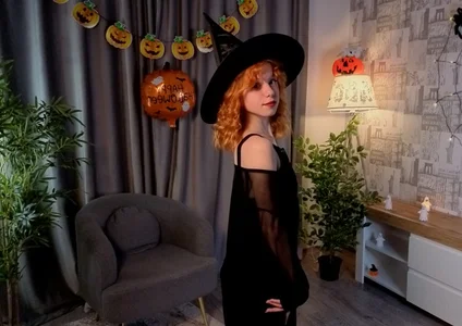 TiannaBorlace little witch Vanessa Immagine  2