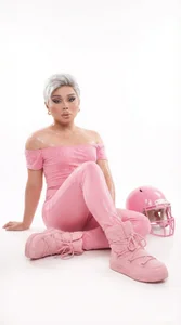 the_girl_of_jamesbond Public 圖片