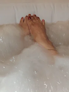 Clarigil's Delicious feet covered with foam ... Sex Photo 1