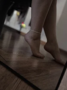 mollygirll Your mistress's feet, worship them😏 Bilde 3