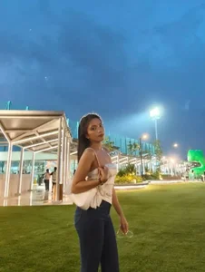 SolangeAldred Public Gambar